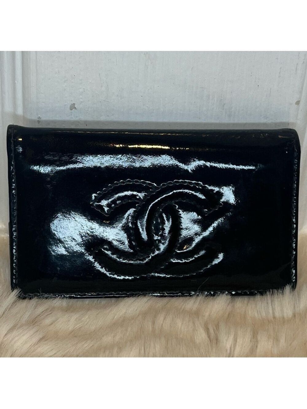 ❤️CHANEL BLACK PATENT LEATHER 6 RING KEYHOLDER WITH LOGO - Picture 1 of 16